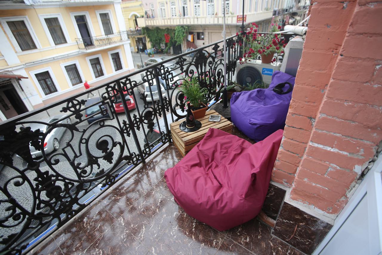 Lilus Hostel Batumi Exterior photo